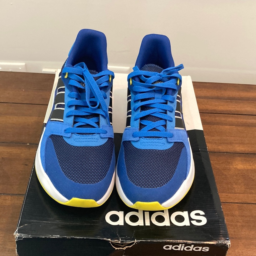 Like New! ADIDAS RUN90s